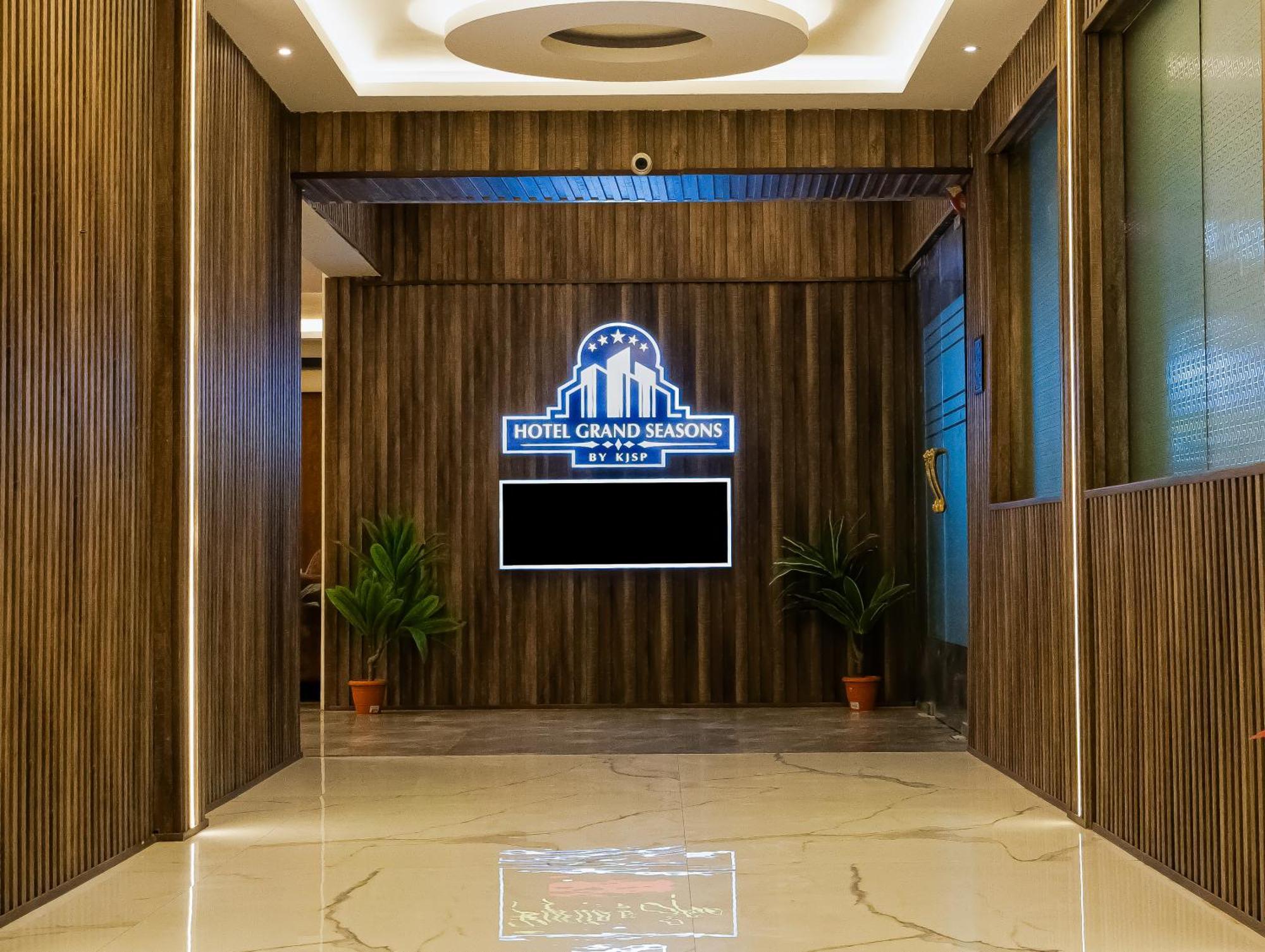 Hotel Grand Seasons- Navi Mumbai Bagian luar foto