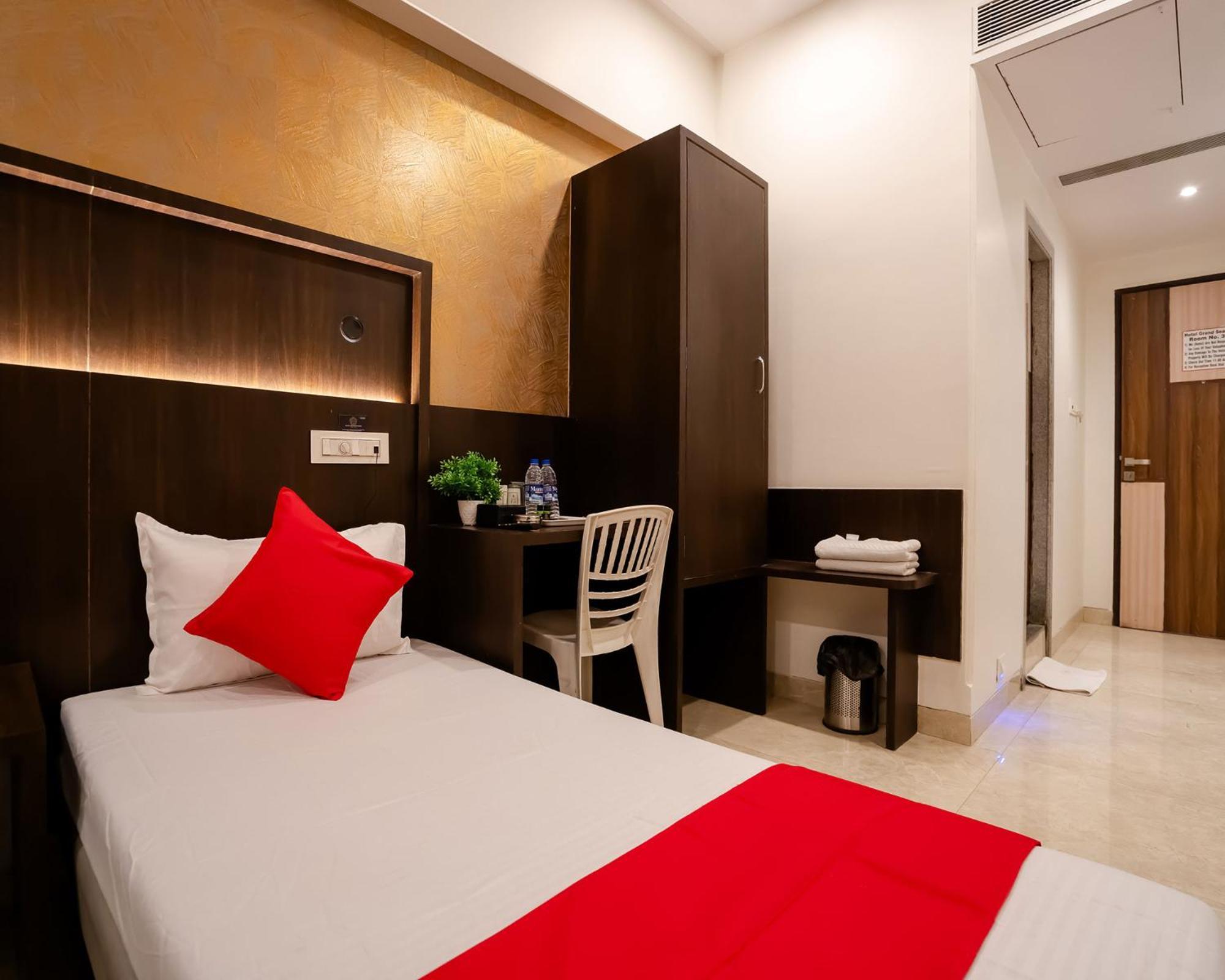Hotel Grand Seasons- Navi Mumbai Bagian luar foto